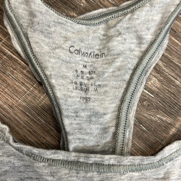 Calvin Klein Racer Back lightweight sports bra - Picture 2 of 3